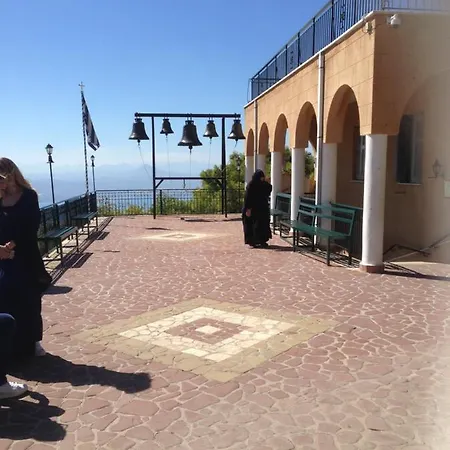 아파트 Cosy Guesthouse-souterrain With Garden In City Center Corinth