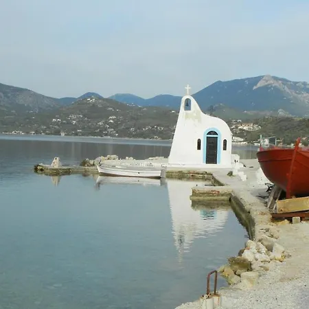 Cosy Guesthouse-souterrain With Garden In City Center 아파트 Corinth