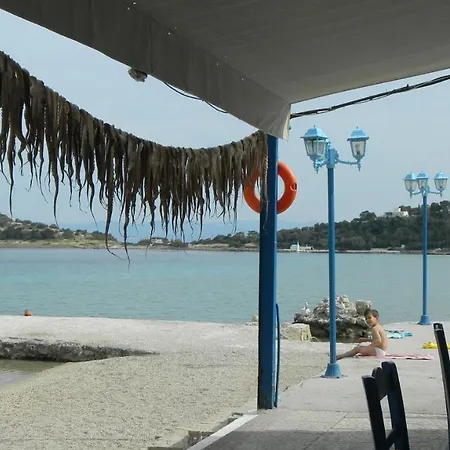 Cosy Guesthouse-souterrain With Garden In City Center * Corinth