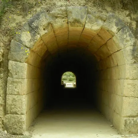 Cosy Guesthouse-souterrain With Garden In City Center Apartment Corinth