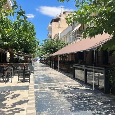 Cosy Guesthouse-souterrain With Garden In City Center 아파트