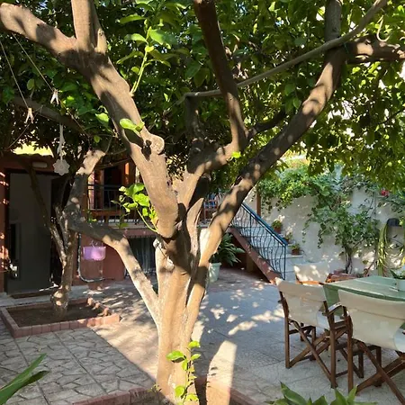 Cosy Guesthouse-souterrain With Garden In City Center * Corinth