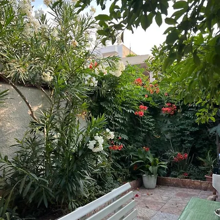 Cosy Guesthouse-souterrain With Garden In City Center * Corinth