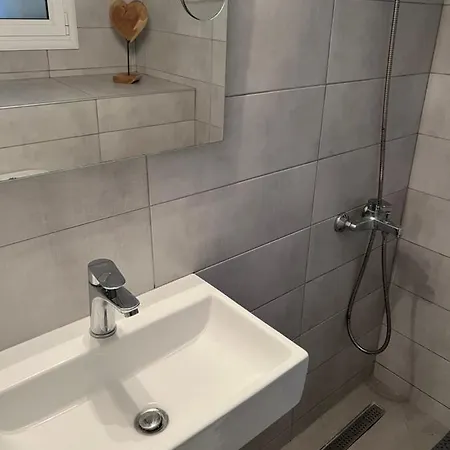 Cosy Guesthouse-souterrain With Garden In City Center * Corinth