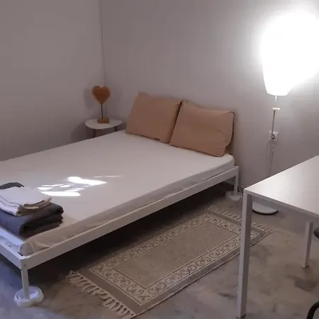 Cosy Guesthouse-souterrain With Garden In City Center 아파트 *