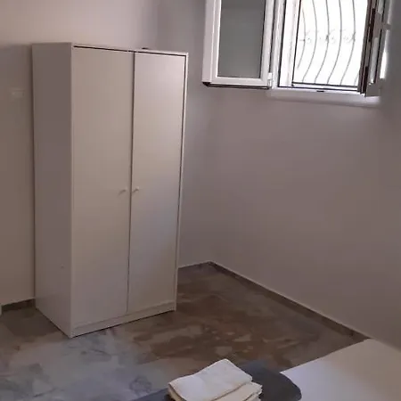 Cosy Guesthouse-souterrain With Garden In City Center Corinth