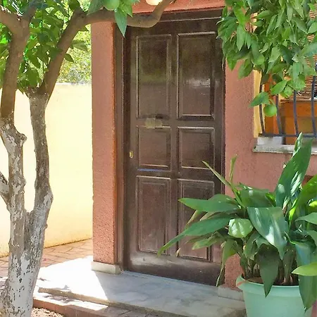 아파트 Cosy Guesthouse-souterrain With Garden In City Center Corinth