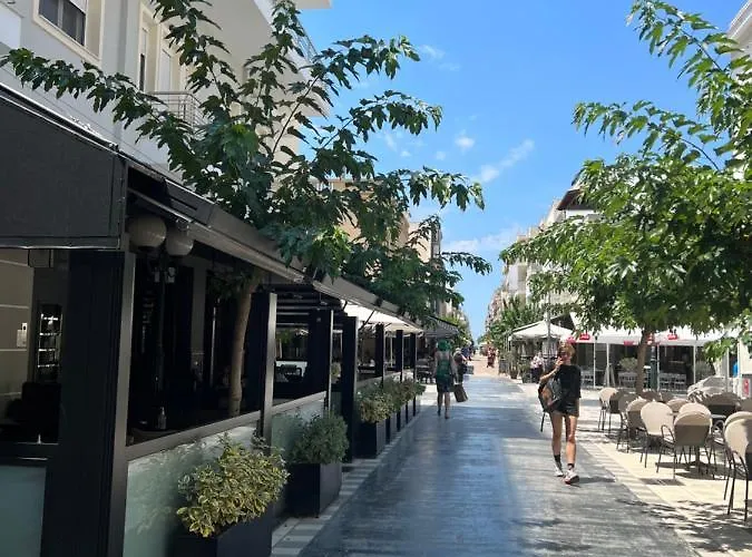 Cosy Guesthouse-souterrain With Garden In City Center Lägenhet *