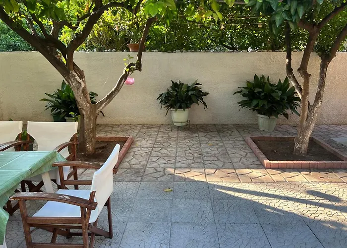 Cosy Guesthouse-souterrain With Garden In City Center *