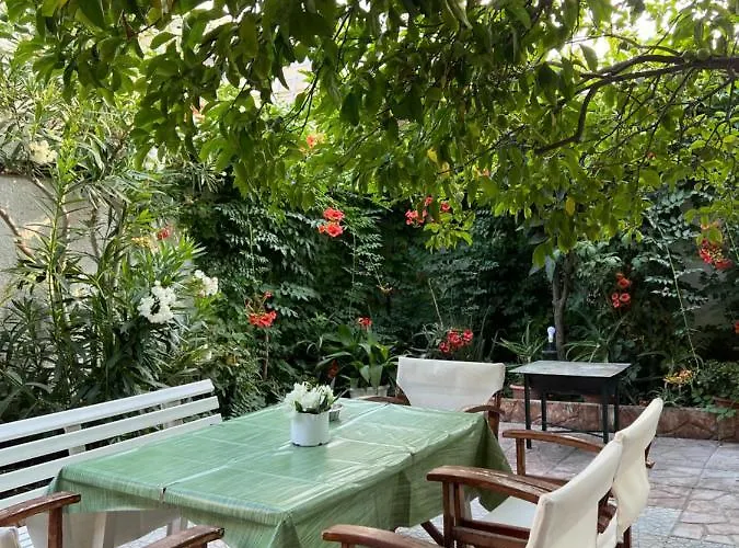 Apartamento Cosy Guesthouse-souterrain With Garden In City Center
