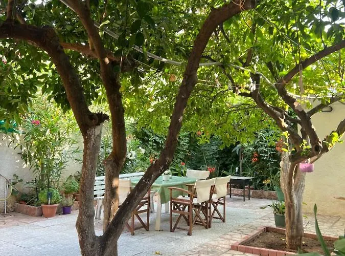 Lägenhet Cosy Guesthouse-souterrain With Garden In City Center Corinth