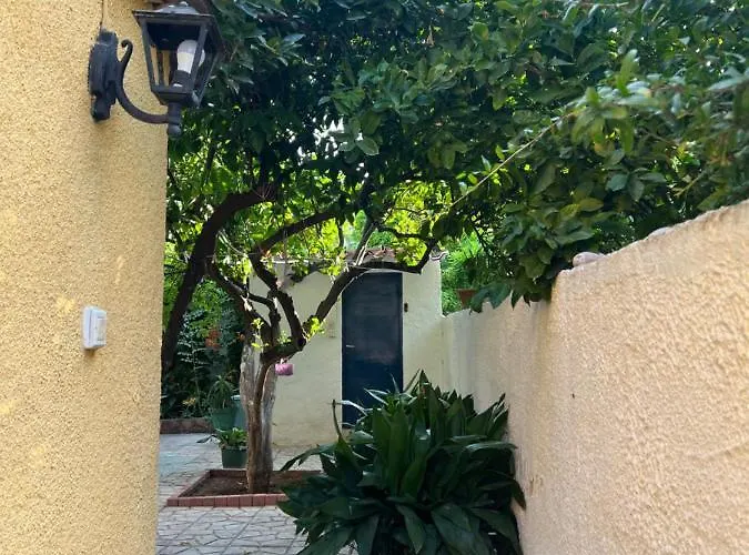 Apartamento Cosy Guesthouse-souterrain With Garden In City Center *