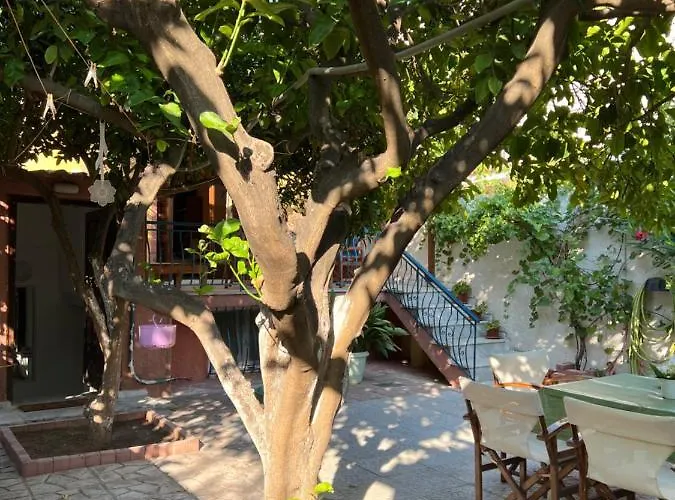 Cosy Guesthouse-souterrain With Garden In City Center * Corinth