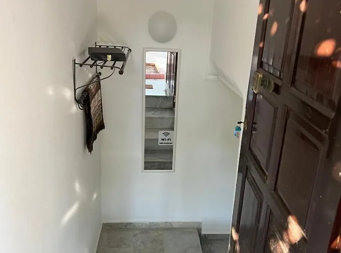 Cosy Guesthouse-souterrain With Garden In City Center *