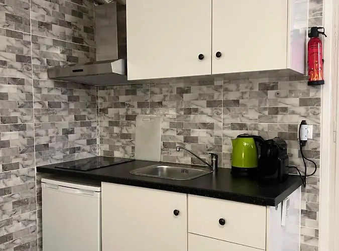 Cosy Guesthouse-souterrain With Garden In City Center *