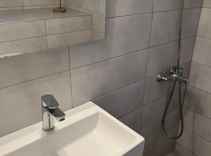 Cosy Guesthouse-souterrain With Garden In City Center * Corinth