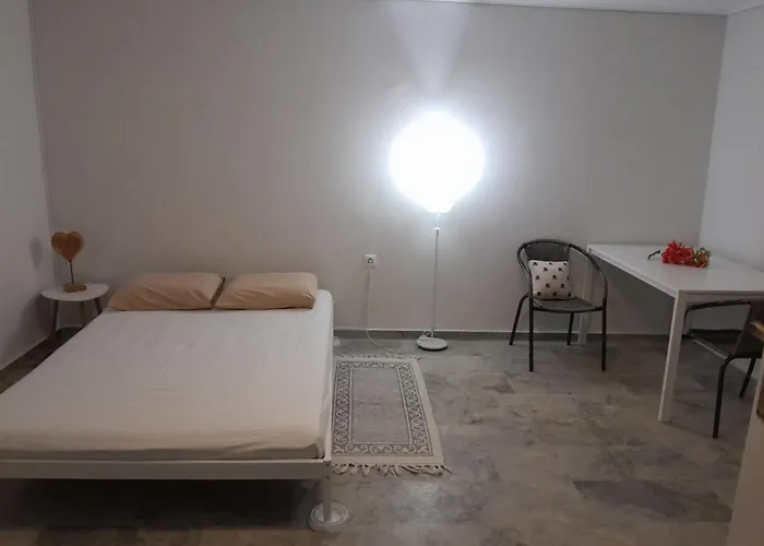 Cosy Guesthouse-souterrain With Garden In City Center Lägenhet *