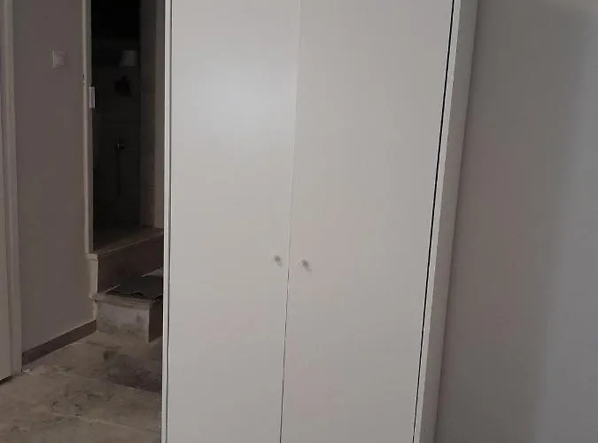 Cosy Guesthouse-souterrain With Garden In City Center * Corinth