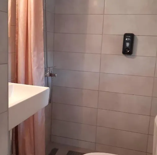 Lägenhet Cosy Guesthouse-souterrain With Garden In City Center Corinth