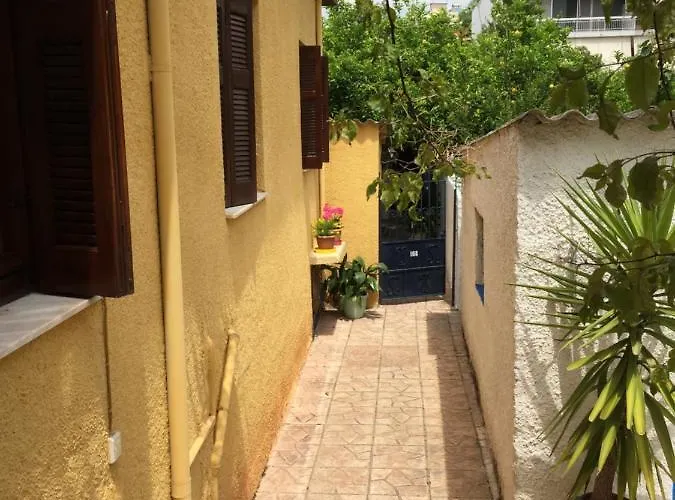 Cosy Guesthouse-souterrain With Garden In City Center *